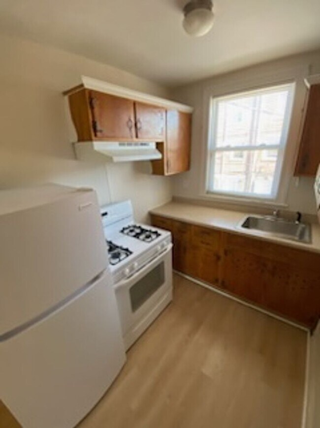 Building Photo - 801 Eaton Rd