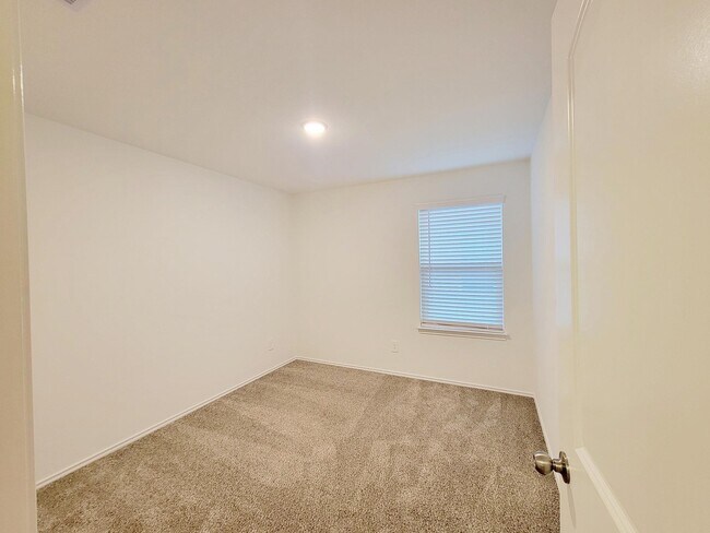 Building Photo - 21522 Violet Rdg Rd