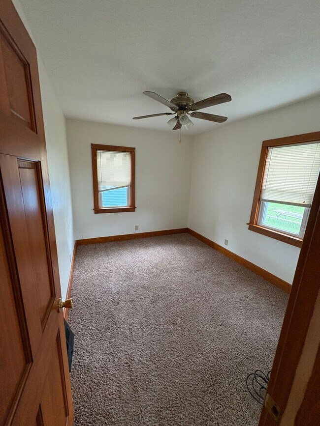 Building Photo - 3 bedroom 1 ba single family home