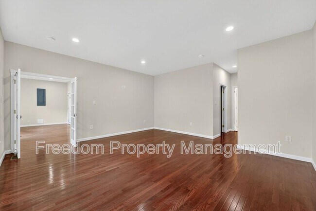 Building Photo - 8513 Thomas Dr