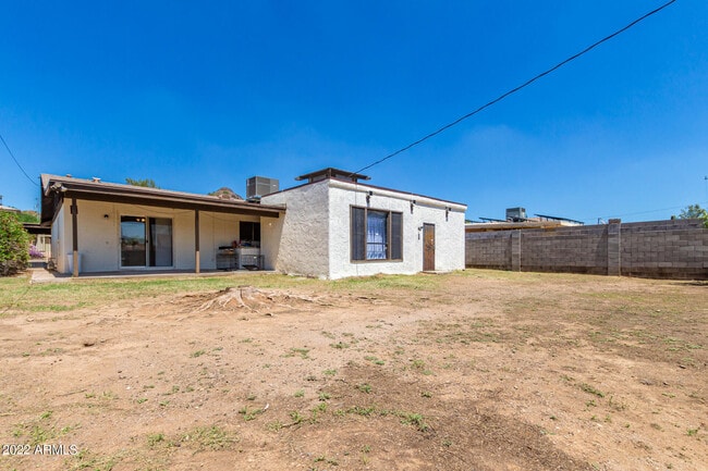 Building Photo - 1407 E El Camino Dr
