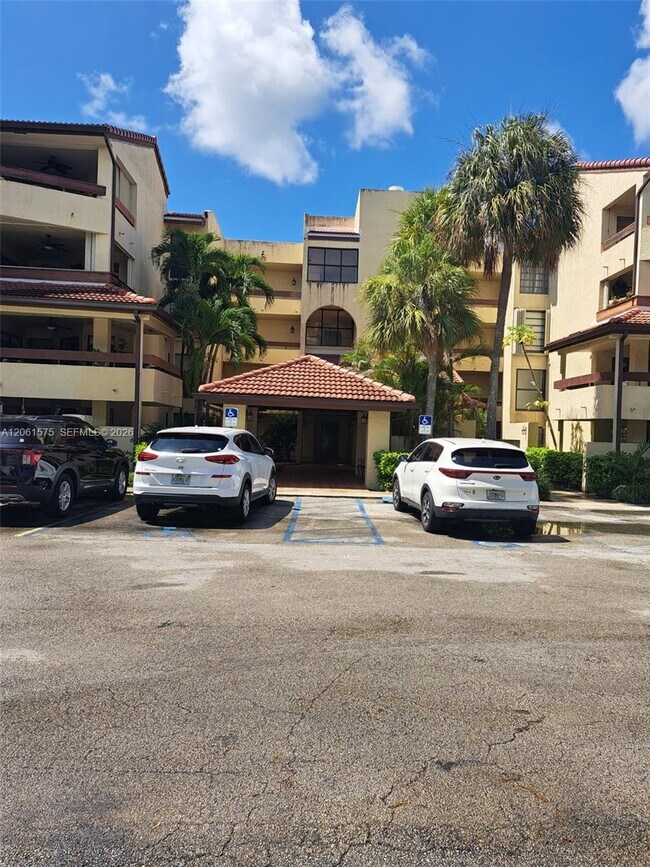 Building Photo - 8860 SW 123rd Ct