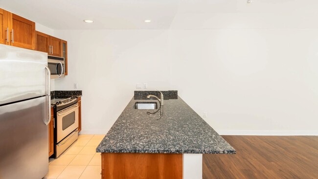 Primary Photo - 2 Emerson Pl
