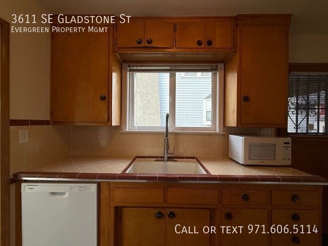 Building Photo - 3611 SE Gladstone St