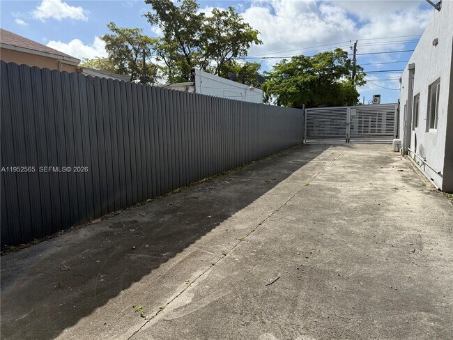 Building Photo - 1263 NW 29th St