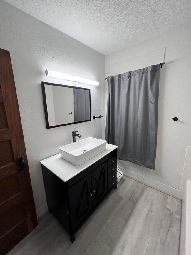 Building Photo - 4B/2B Home in Webster City $1,695.00