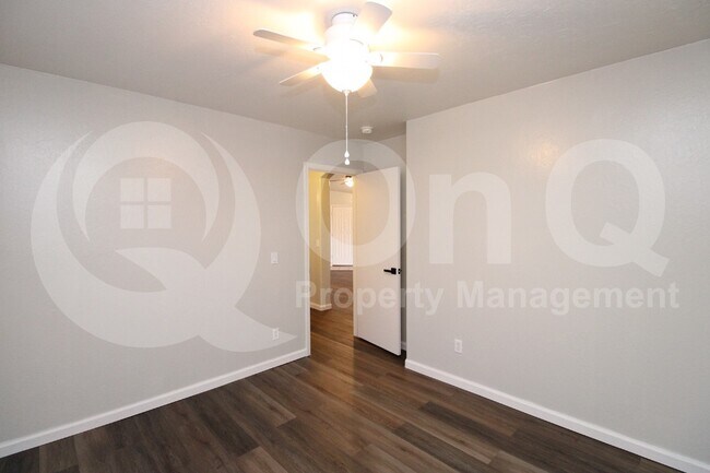 Building Photo - 4526 E Windsong Dr
