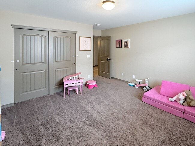 Building Photo - East El Paso 4 bed Refrig A/C Home!