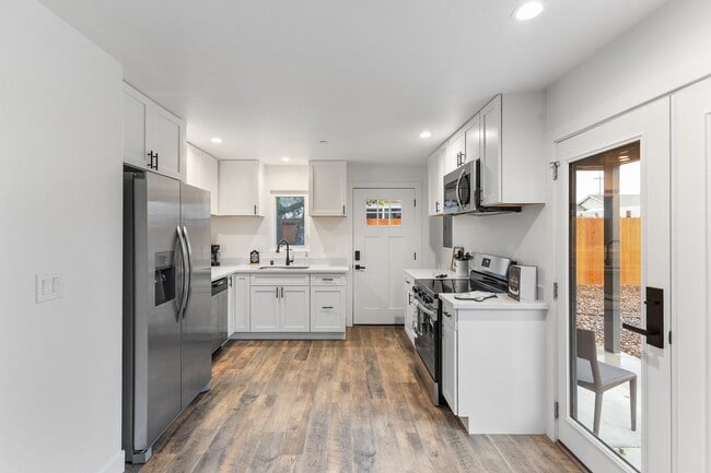 Building Photo - 1316 Grand Ave