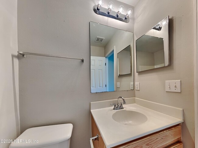 Building Photo - 6637 Gentle Oaks Dr E
