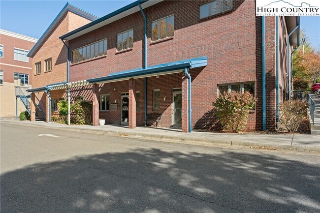 Building Photo - 610 State Farm Rd