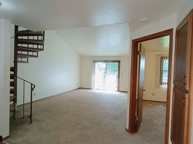 Interior Photo - River Park Terrace