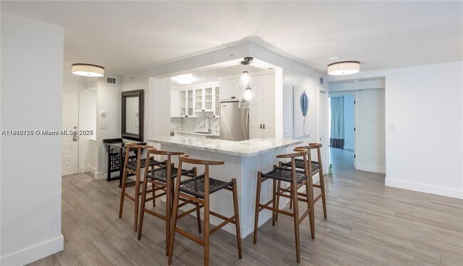 Building Photo - 6061 Collins Ave