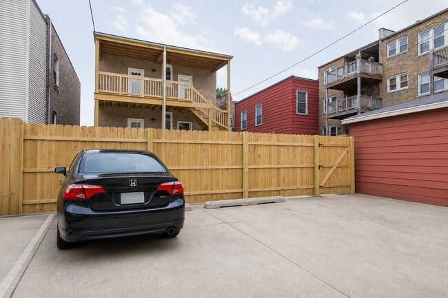 Building Photo - 2648 W Lunt Ave