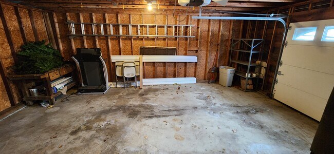 Building Photo - 6 Greenacre Rd