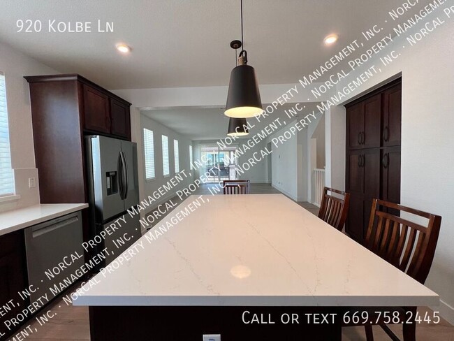 Building Photo - 920 Kolbe Ln