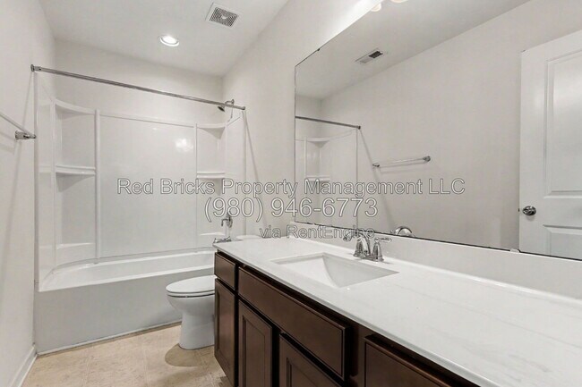 Building Photo - 13431 Savannah Point Dr