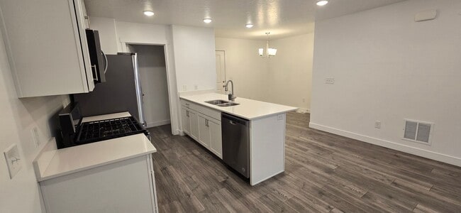 Building Photo - 3 Bed 2 Bath Townhouse in Lehi!!