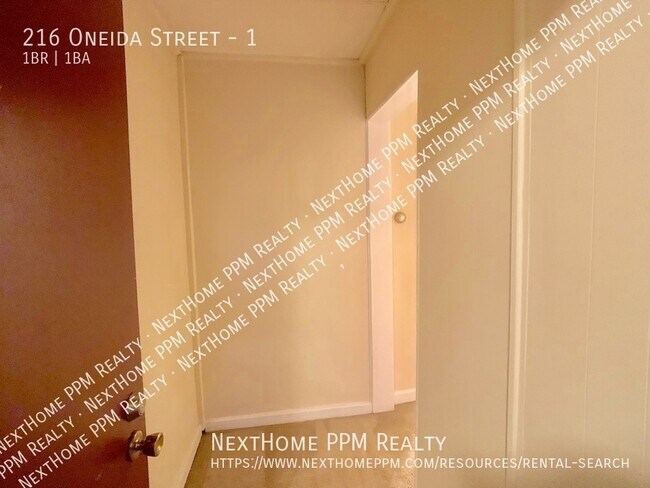 Building Photo - 216 Oneida St