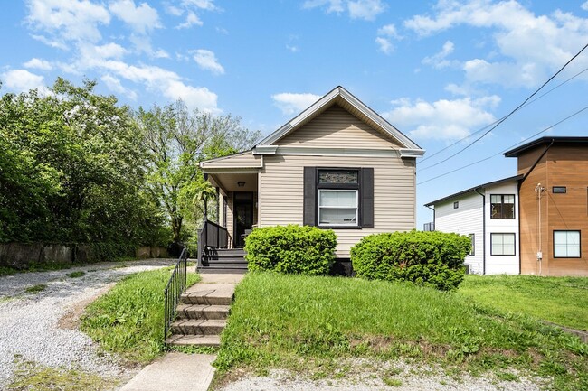 Primary Photo - 226 Clifton Ave