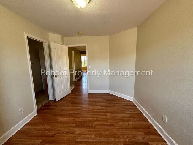 Building Photo - 1477 Ridge Point Dr