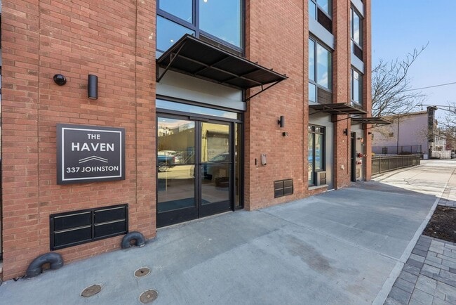 Building Photo - 337 Johnston Ave