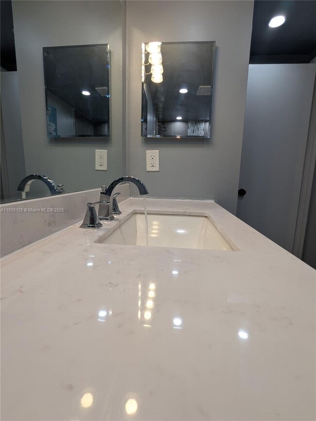 Building Photo - 5825 Swordfish Ct