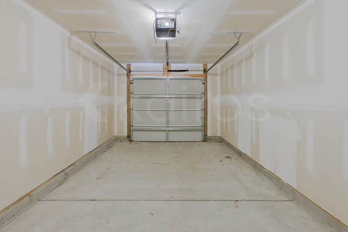 Building Photo - 137 Shamrock Dr SW