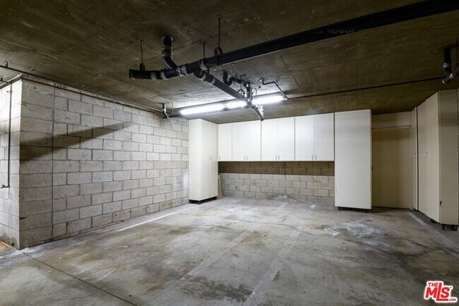 Building Photo - 12815 Caswell Ave