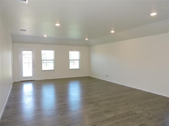 Building Photo - 305 Silo Cir