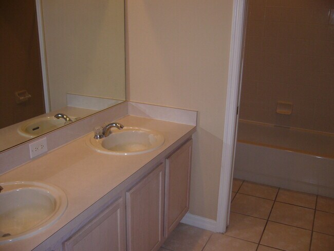 Building Photo - 1807 Island Walk Dr