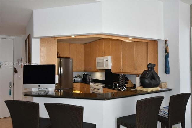 Building Photo - 801 Brickell Key Blvd