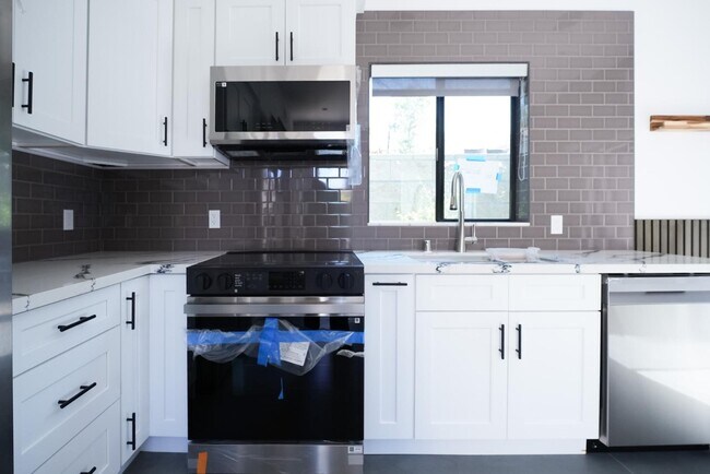 Building Photo - Fair Ave