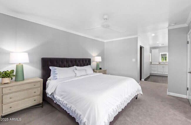 Building Photo - 5822 N Scottsdale Rd