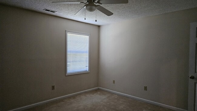 Building Photo - 713 Mill Creek Rd