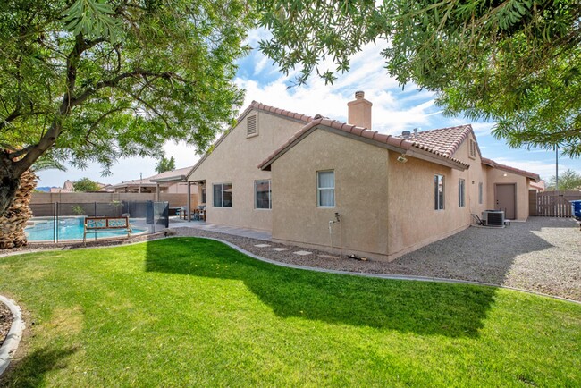 Building Photo - Pool home for rent June 1, 2025