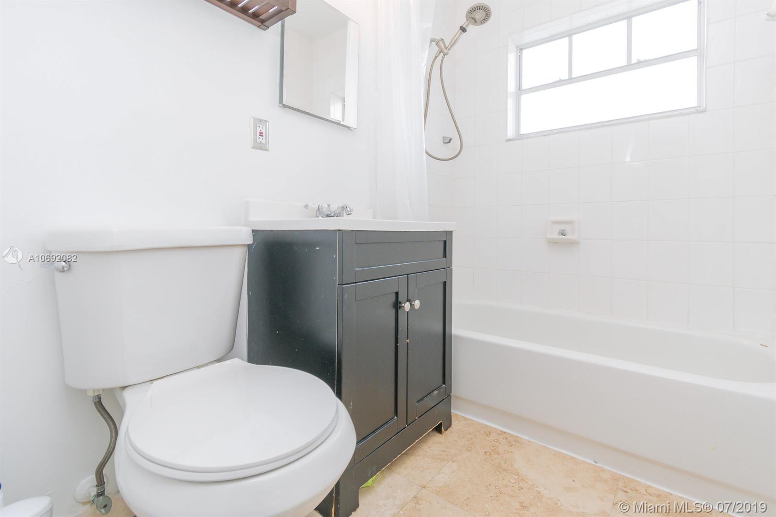 Building Photo - 915 8th St