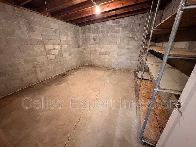 Building Photo - 2128 Broadway