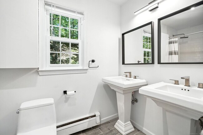 Building Photo - 163 MacGregor Dr