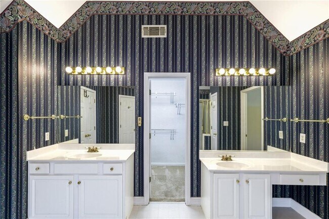 Building Photo - 1167 Druid Walk