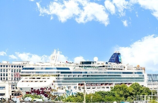 Building Photo - 350 W 2nd St