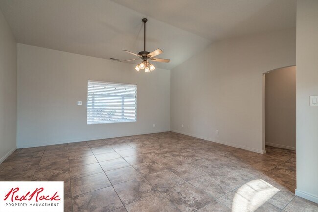 Building Photo - Spacious 3 Bedroom Single-Level Home in Bl...