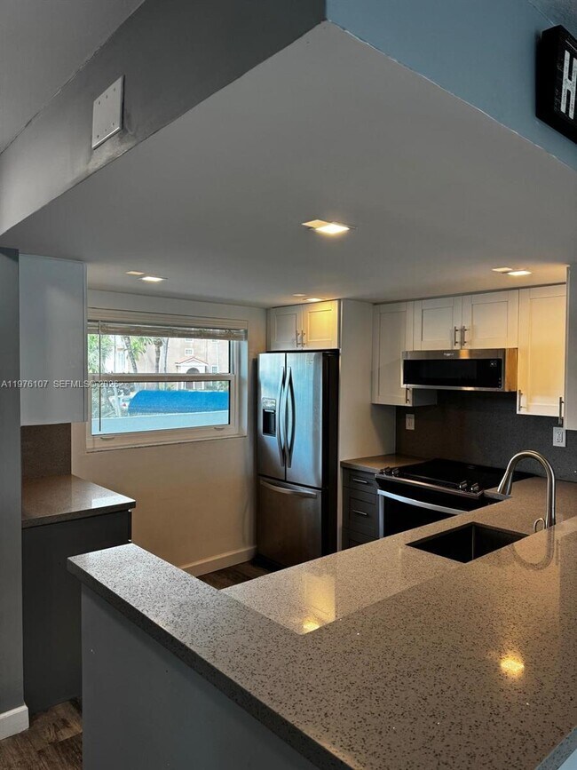 Building Photo - 4000 NE 170th St