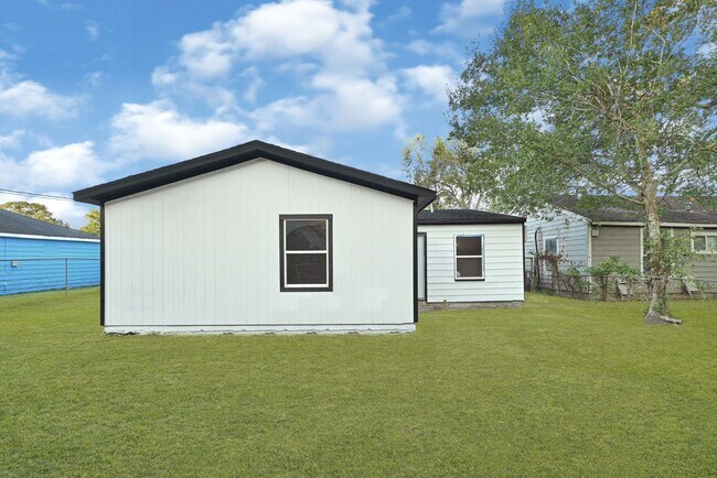 Building Photo - 10609 Murr Way