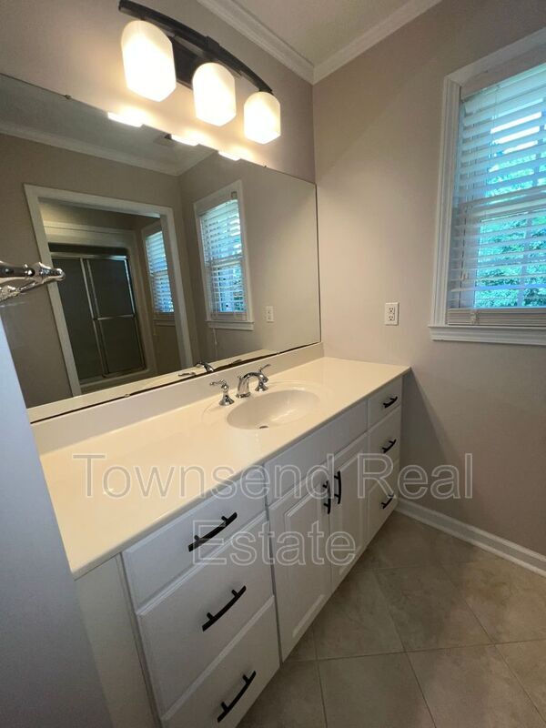 Building Photo - 303 Wagoner Dr