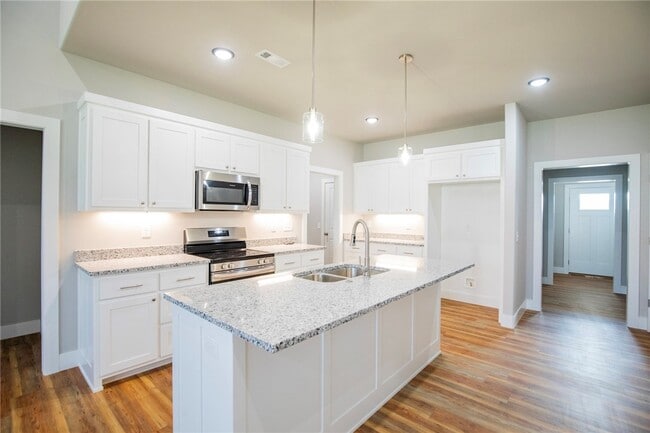 Building Photo - 903 Seaborn Way