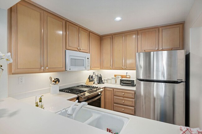 Building Photo - Total Quality Living! El Escorial... EAST BEACH!