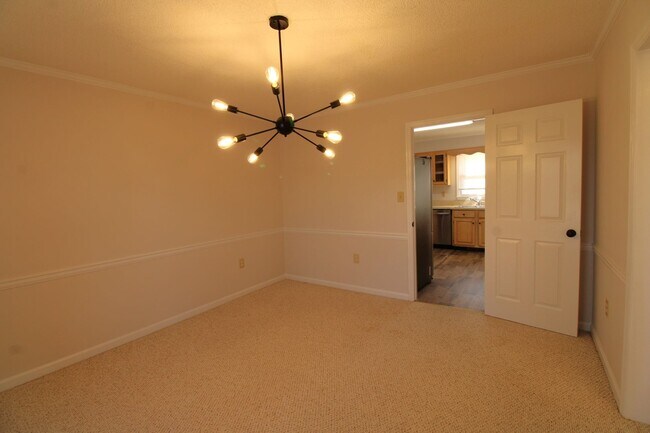 Building Photo - Awesome 3 bedroom home in a great area!