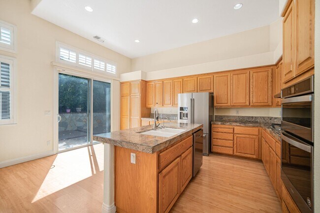 Building Photo - Highly Desirable Executive Home: 4 Bedrooms, 3 Bathrooms of Luxury Living
