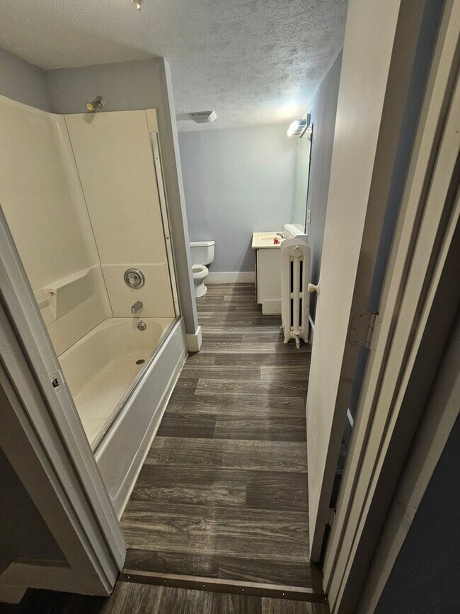 Building Photo - 203 S Glenwood Ave